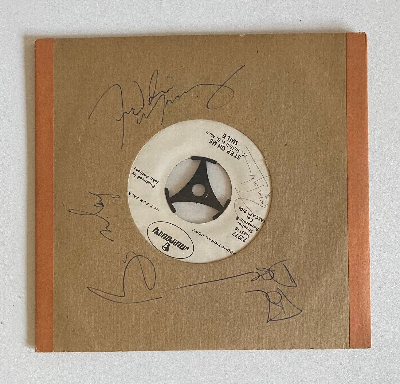 popsike.com on Twitter: "archived! GBP 2352 | Queen/smile 7' Vinyl Record Smile Earth Step On Me Signed #vinyl https://t.co/oaEmac3FFg https://t.co/kMIilAnfor" /