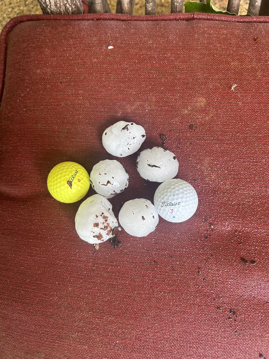 twofoxes1963's tweet photo. Hail in Hot Springs Village! https://t.co/rd7rE61AKZ