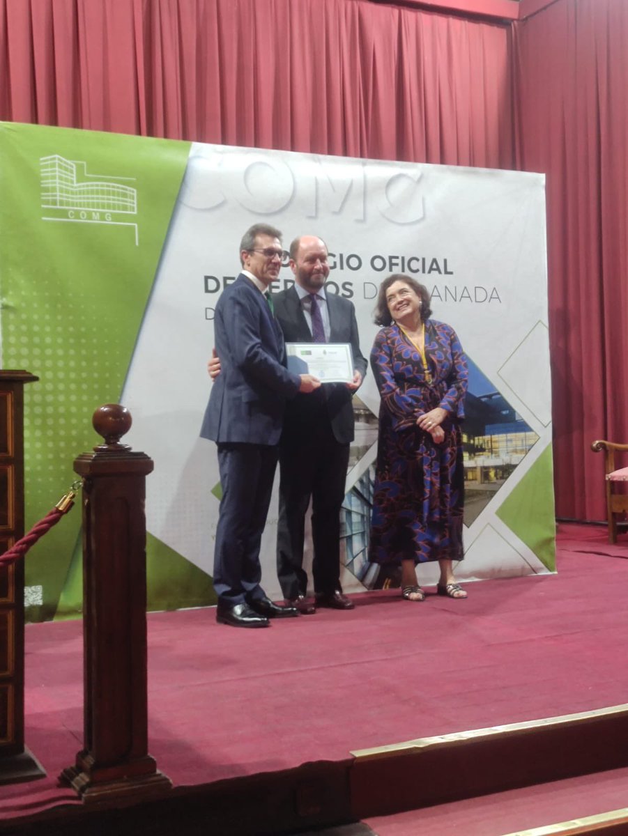 comgranadacom's tweet photo. Carlos de Teresa recoge el premio al proyecto de investigación “Evaluación clínica, somatosensorial y con neuroimagen de la eficacia del método teryos basado en técnica bioelectrónica de administración de señales electromagnéticas transcutáneas en pacientes con neuralgia….” https://t.co/iHnoBTS4dH