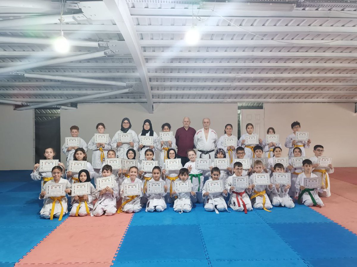 Şaypa Ayşe Şaylı İmam Hatip Ortaokulu (@saypa_iho) on Twitter photo Okulumuzda gerçekleştirilen Karate kursuna katılan öğrencilerimize, belgelerini Okul Müdürümüz Salih ASLAN takdim etti.<a href="/Ali_Partal/">Ali Partal</a> <a href="/bursailmem16/">Bursa İl Millî Eğitim Müdürlüğü</a> <a href="/Osmangazi_MEM/">Osmangazi İlçe Milli Eğitim Müdürlüğü</a> <a href="/GurhanCokgezer/">Gürhan Çokgezer</a> <a href="/Misleyen16/">Mehmet İŞLEYEN</a> <a href="/gencliksporbak/">Gençlik ve Spor Bakanlığı 🇹🇷</a> Okulumuzda gerçekleştirilen Karate kursuna katılan öğrencilerimize, belgelerini Okul Müdürümüz Salih ASLAN takdim etti.<a href="/Ali_Partal/">Ali Partal</a> <a href="/bursailmem16/">Bursa İl Millî Eğitim Müdürlüğü</a> <a href="/Osmangazi_MEM/">Osmangazi İlçe Milli Eğitim Müdürlüğü</a> <a href="/GurhanCokgezer/">Gürhan Çokgezer</a> <a href="/Misleyen16/">Mehmet İŞLEYEN</a> <a href="/gencliksporbak/">Gençlik ve Spor Bakanlığı 🇹🇷</a>