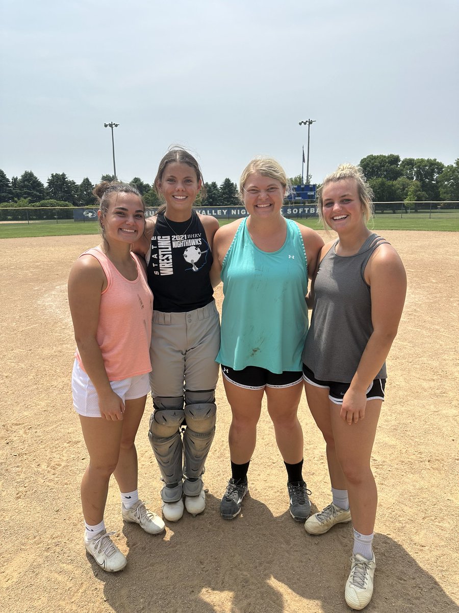 Senior led practice ✅
Successful day ✅

Being able to trust your players and teammates is one of the greatest qualities a team can have, and a big part of it comes from these 4 girls! We got better today!