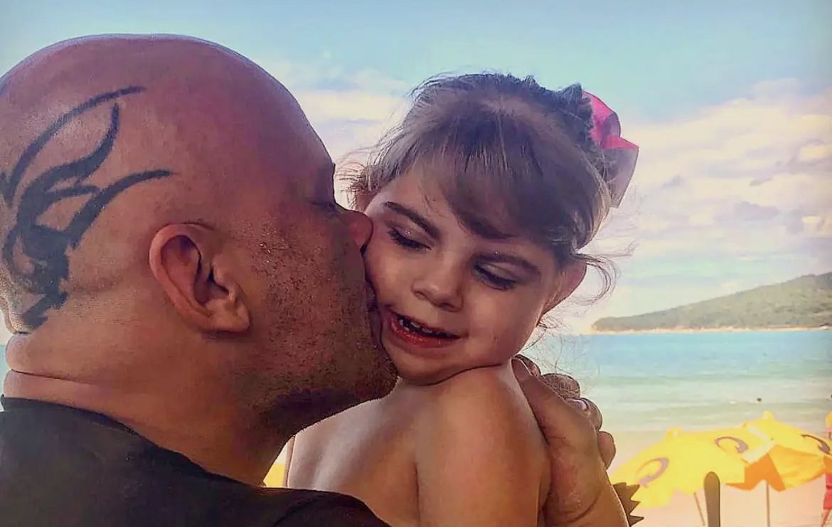 MMA fighter Fabiano Winiarski announced the loss of he & Virginia Lavelles 5 year old daughter Helena last year. Helena had a Pfizer covid shot on February 18 and on February 25 she died in her sleep. 

“Think before you suffer the loss of a child. Think carefully before you take…