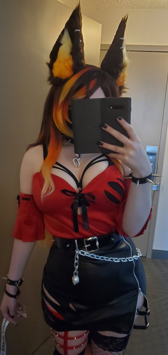 SinderVTuber's tweet image. Sinder has arrived at Offkai 🔥🐺🔥