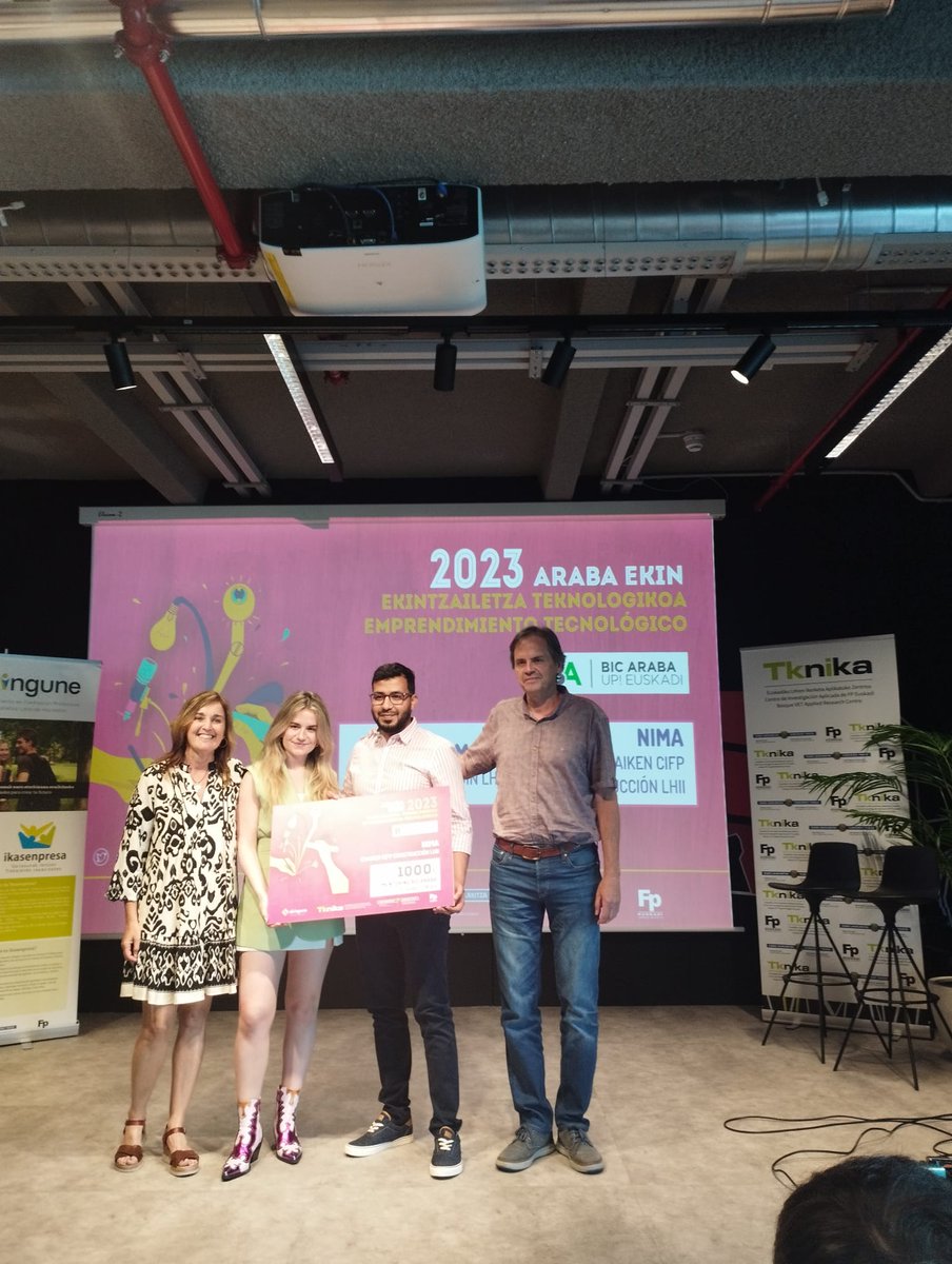 urratsbatera's tweet photo. Entrega de los premios de emprendimiento en @BAT_Tower Zorionak Azman @cifpERAIKEN, un@ de los dos ganador@s de los premios ARABA EKIN del concurso ideas de carácter tecnológico  con la idea NiMa. 1000€ Y mentorización. @BICAraba @Araba @Ekingune @ikaslanaraba https://t.co/1Bg1vQHmVX
