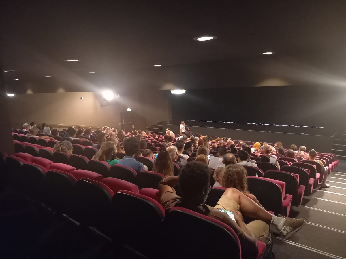 SebastienSoues's tweet photo. Spectacle de fin d'année du collège Capouchine ce soir au théâtre Liger de Nîmes.
Les ateliers cirque et théâtre ont performé pour le plus grand plaisir des familles et personnels. Un grand bravo aux élèves et aux professeurs !
@Dsden30 @acmontpellier https://t.co/SXUc3IAVr0
