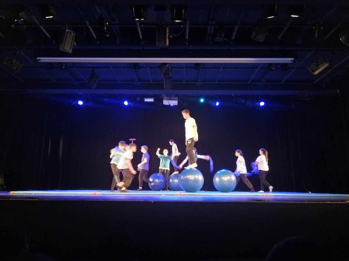 SebastienSoues's tweet photo. Spectacle de fin d'année du collège Capouchine ce soir au théâtre Liger de Nîmes.
Les ateliers cirque et théâtre ont performé pour le plus grand plaisir des familles et personnels. Un grand bravo aux élèves et aux professeurs !
@Dsden30 @acmontpellier https://t.co/SXUc3IAVr0
