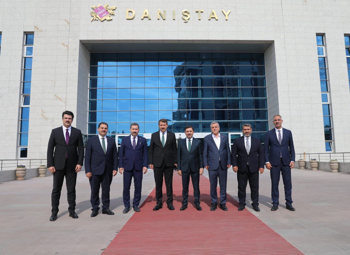 Bir dizi temaslar kapsamında Şanlıurfa Valimiz, Büyükşehir Belediye Başkanımız ve Merkez ilçe Belediye Başkanlarımız ile birlikte Danıştay Başkanlığımızı ziyaret ettik. 

<a href="/RTErdogan/">Recep Tayyip Erdoğan</a> <a href="/erkankandemir/">Erkan Kandemir</a>