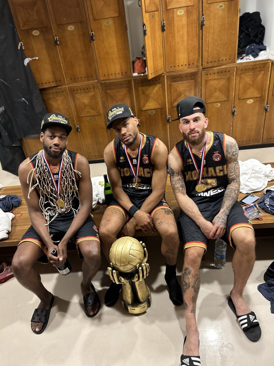 mrjloyd's tweet photo. …. Only 1 Ball Was Needed…..😂 https://t.co/vo28xQeO69