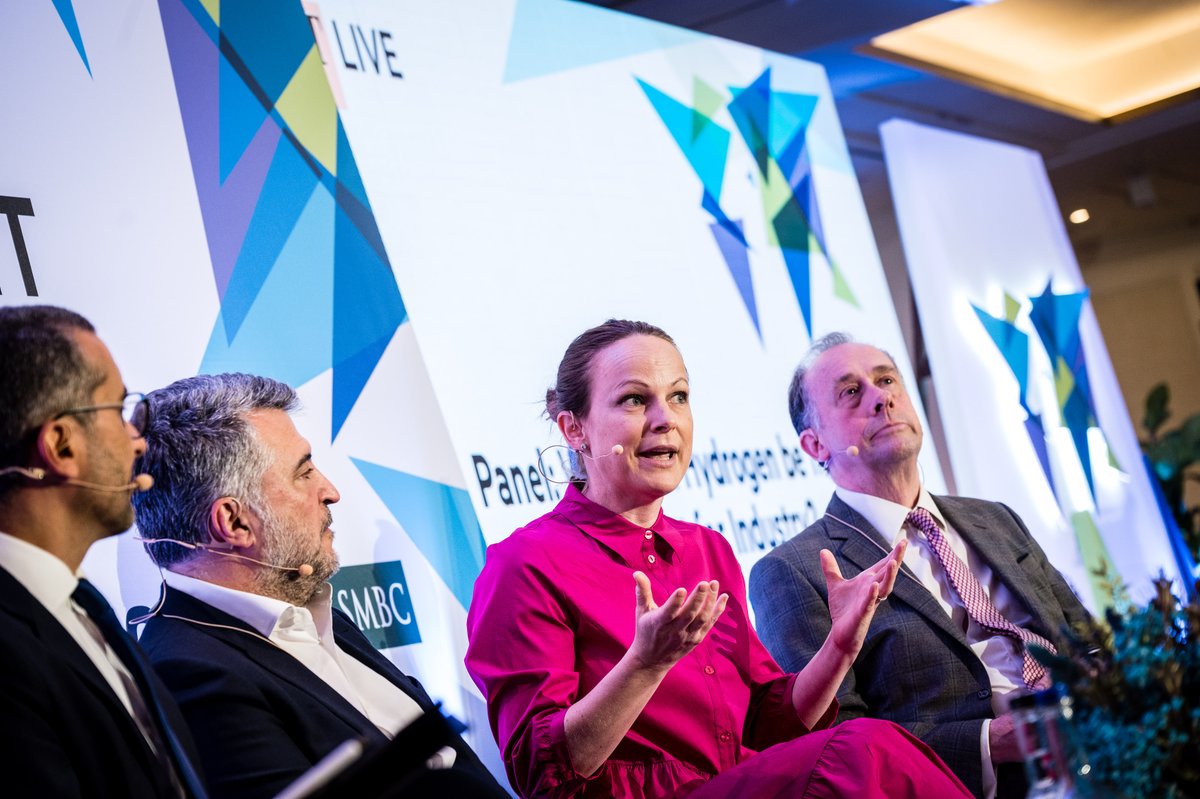 Kajsa Ryttberg-Wallgren, who leads our hydrogen business, on stage yesterday at Financial Times Hydrogen Summit in London. The topic for the discussion: 'Will Clean Hydrogen be the Silver Bullet for Heavy Industry?' #FTHydrogen 
📸 Financial Times Live