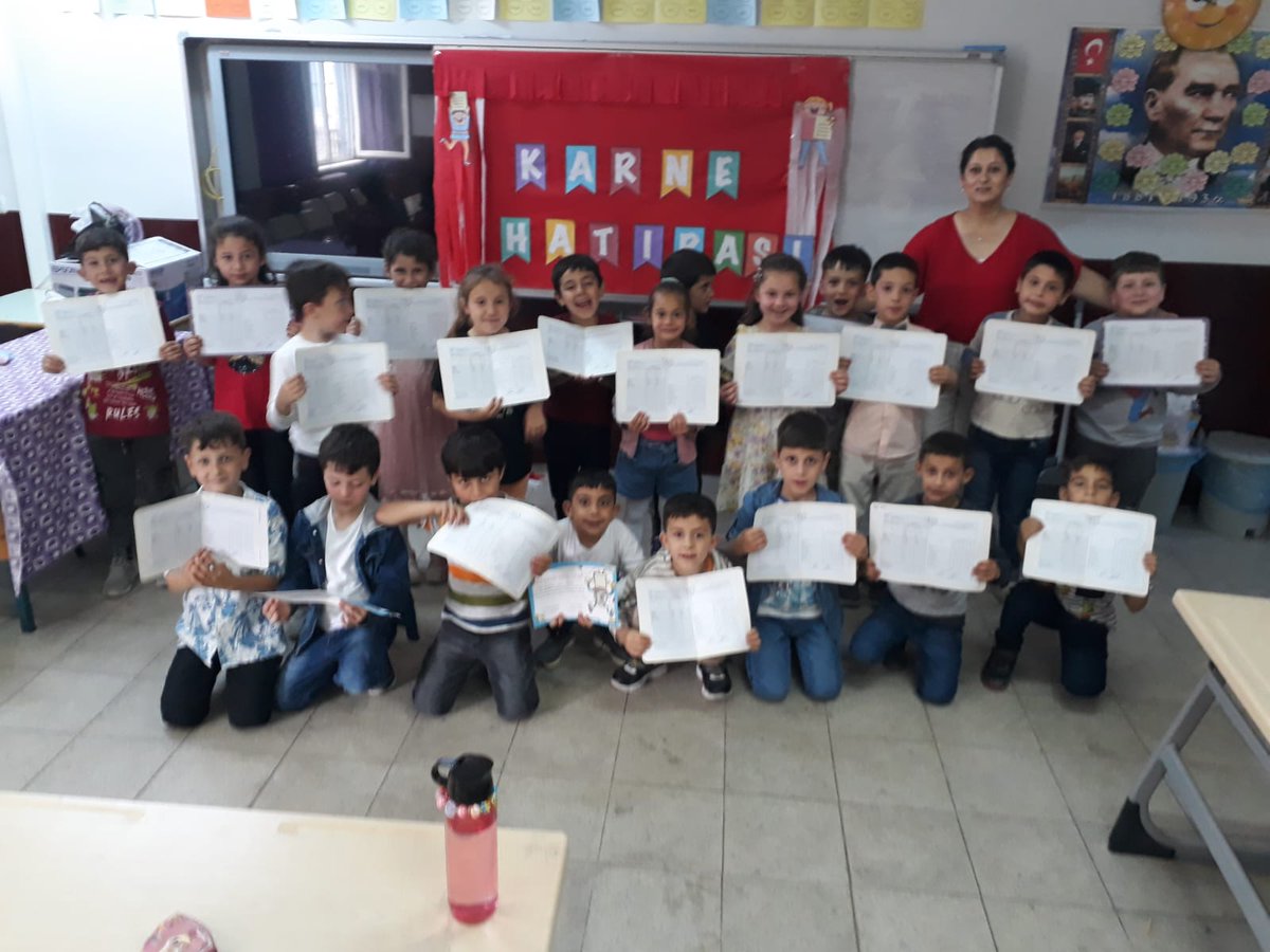 Bascayir_09's tweet photo. Ayrıcalıklı öğrencilerimizin ayrıcalıklı okulu okulumuz BAŞÇAYIR'da 2022-2023 Eğitim Öğretim Yılını coşkulu karne törenimizle sonlandırdık.@tcmeb @Yusuf__Tekin @ValiAKSOY @Aydin_MEM @AydinMemArge @seyfullah0966 @Selim_Karatas09 @KoskMem https://t.co/F8353aqj3N