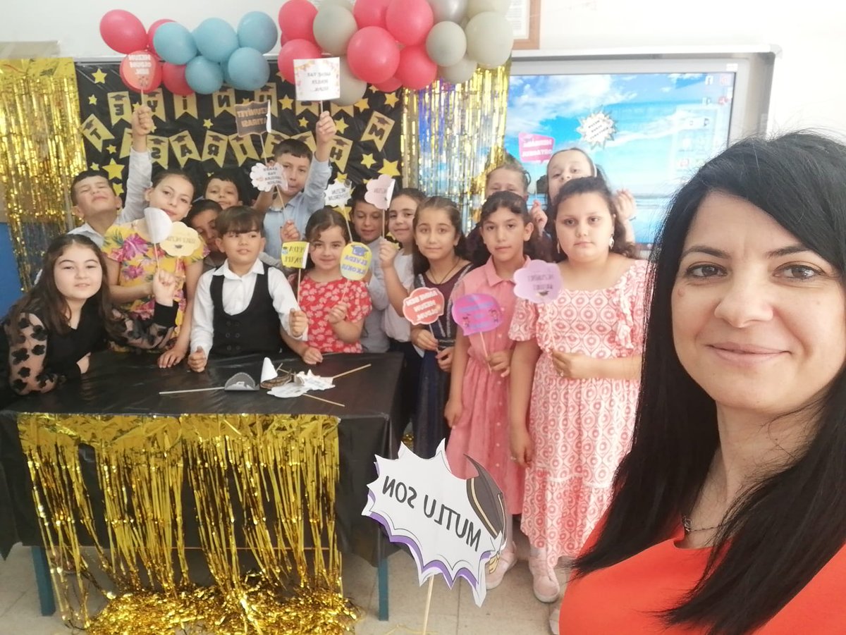 Bascayir_09's tweet photo. Başçayır ailesi olarak tüm paydaşlarımıza iyi tatiller diliyor çok daha büyük başarıları hedeflediğimiz ve ulaşacağımıza inandığımız önümüzdeki eğitim öğretim yılını şimdiden sabırsızlıkla bekliyoruz.@tcmeb @Yusuf__Tekin @ValiAKSOY @AydinMemArge @seyfullah0966 @Selim_Karatas09 https://t.co/iB3EVLqzCc
