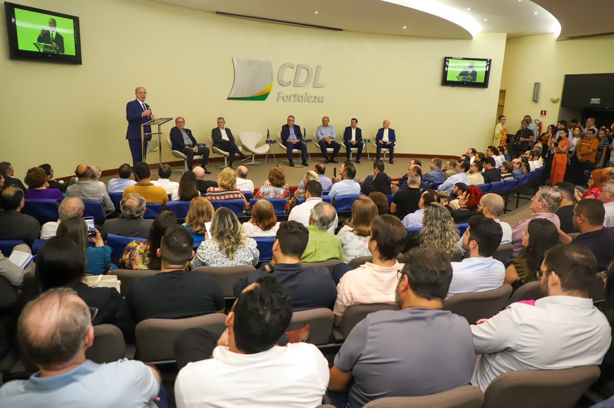 Nova reforma tributária, troca da diretoria do Banco Central e as estatísticas de crescimento econômico foram alguns assuntos que conversei na noite de ontem. Vocês acompanharam? Assista agora no YouTube, deixe seu comentário e compartilhe com os amigos: youtube.com/live/WG61CJjk2…