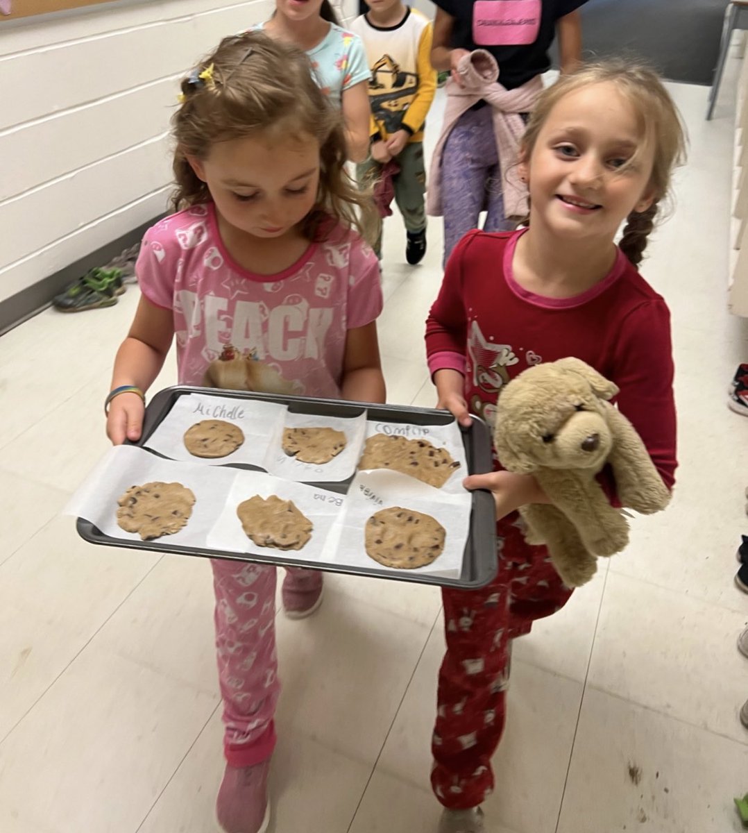 ECEChristine's tweet photo. Remember that time in kindergarten when we made cookies? 

I love creating these memories in our classroom. Hearing them laugh, tell stories and traditions with food at their homes. It was truly a lovely and delicious time. 

We are bucket fillers! ☺️
@courtricl https://t.co/CxaCXUtZ4S