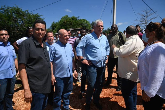 DrRobertoMOjeda's tweet photo. Junto a @DiazCanelB, iniciamos recorrido por algunos de los territorios más afectados por las intensas lluvias. En #Camaguey se trabaja intensamente. Entre los ámbitos más impactados:  vivienda, agricultura, viales, telecomunicaciones, el sector eléctrico y educación. #FuerzaCuba https://t.co/sta0DHmYvA
