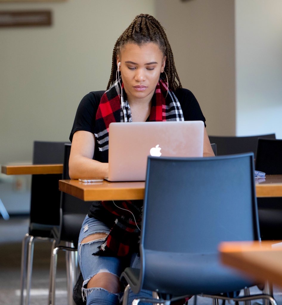 We are currently updating our phone system. In the meantime, contact us via email. 

Staff Directory: dillard.edu/_administratio…

Faculty Directory: 
dillard.edu/academics/facu…

#myDU #FairDillard