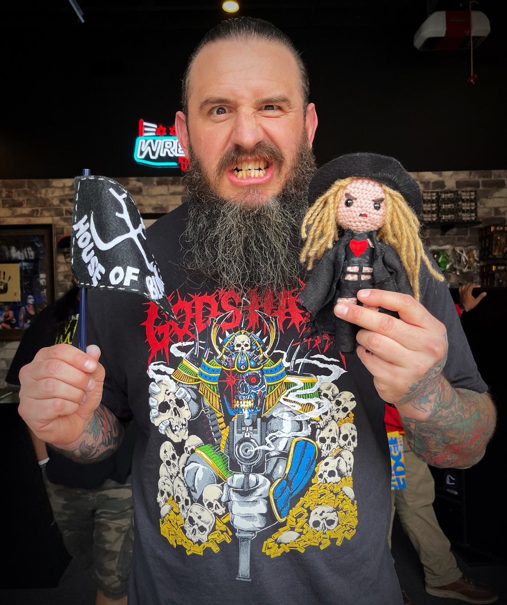 Brody King with little Juliyarn Hart! 

The House always Knits! 🖤 🧶 🖤

#aew #houseofblack #AEWCollision