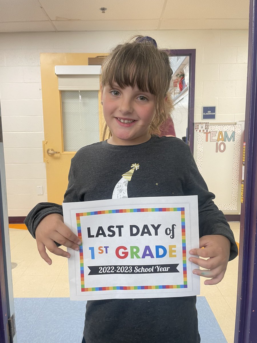 CuddySoule's tweet photo. ♥️🦈📚✏️🍎 https://t.co/vQHZcPIE0q