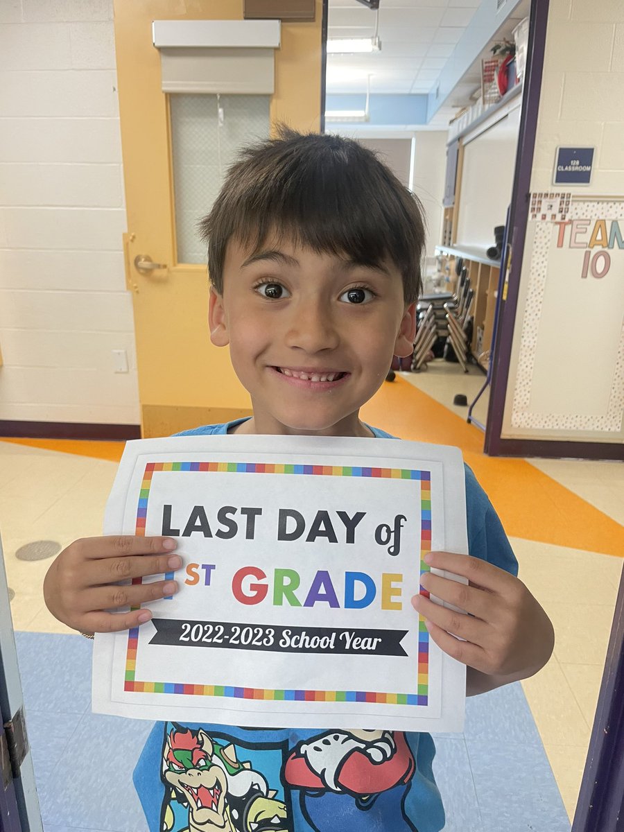 CuddySoule's tweet photo. ♥️🦈📚✏️🍎 https://t.co/J0cLLEzQJD