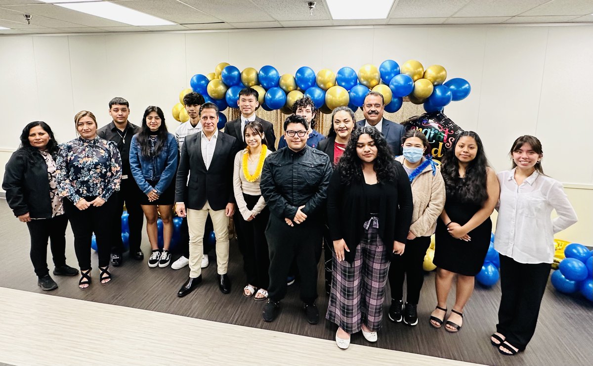 LAUSDSup's tweet photo. The hallmark of a winner is one who always shows up. Rain or shine, these 17 #ClassOf2023 graduates in @LASchoolsEast achieved perfect attendance since first grade. Congratulations and keep up your determination, service and integrity in the next chapter of your lives. https://t.co/PveeVAk9GI