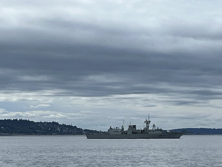 HMCS Vancouver (FFH 331) Halifax-class frigate in Elliot Bay, Washington - June 16, 2023 #hmcsvancouver #ffh331 

SRC: TW-@t_hansen3