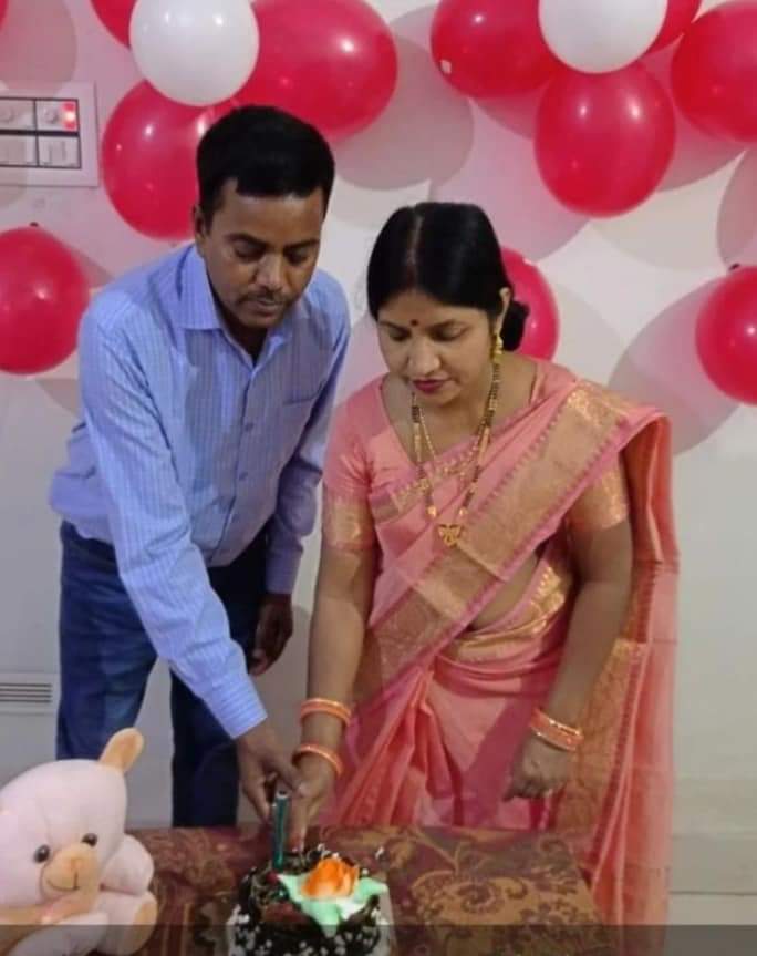 GauravK62680608's tweet image. ।। शुभ विवाह।।💐💐🎂🎂
 लोकप्रिय आदरणीय बड़े भाई  पवन किशोर गुप्ता जी एवं उनकी धर्मपत्नी  आदरणीय श्रीमती विभा रानी जी को शादी की 32 वी वैवाहिक वर्षगांठ की हार्दिक बधाई एवं  अनंत शुभकामनाएं।🎂
आप दोनों के सुखद दाम्पत्य जीवन की कामना करता हूं।
#HappyAnniversary 
#GauravKumar