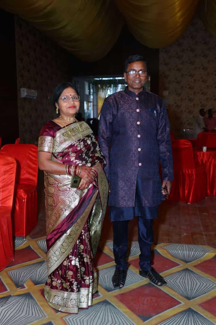 GauravK62680608's tweet image. ।। शुभ विवाह।।💐💐🎂🎂
 लोकप्रिय आदरणीय बड़े भाई  पवन किशोर गुप्ता जी एवं उनकी धर्मपत्नी  आदरणीय श्रीमती विभा रानी जी को शादी की 32 वी वैवाहिक वर्षगांठ की हार्दिक बधाई एवं  अनंत शुभकामनाएं।🎂
आप दोनों के सुखद दाम्पत्य जीवन की कामना करता हूं।
#HappyAnniversary 
#GauravKumar