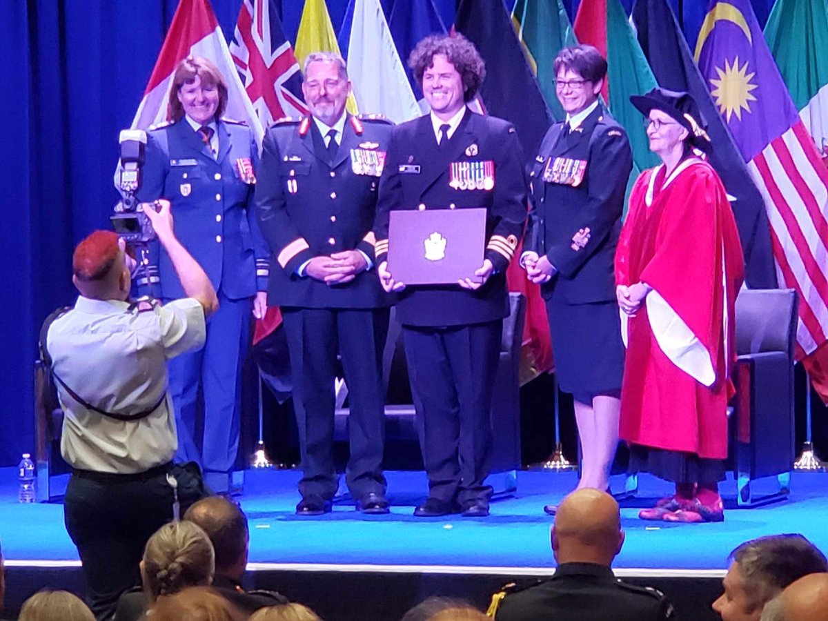 Congrats to the Joint Command and Staff Programme graduates!!! Including <a href="/JumperGen/">Geneviève</a> <a href="/bgseaby/">Benjamin Seaby</a> and so many more! 

Je suis fière de vous!