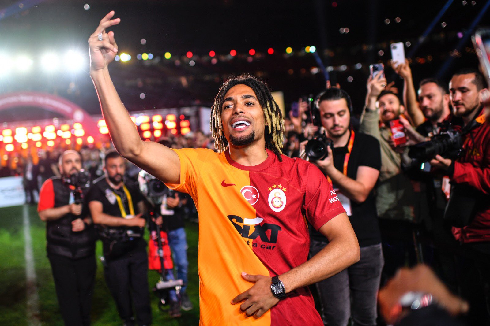 Galatasaray'ı bekletiyor!