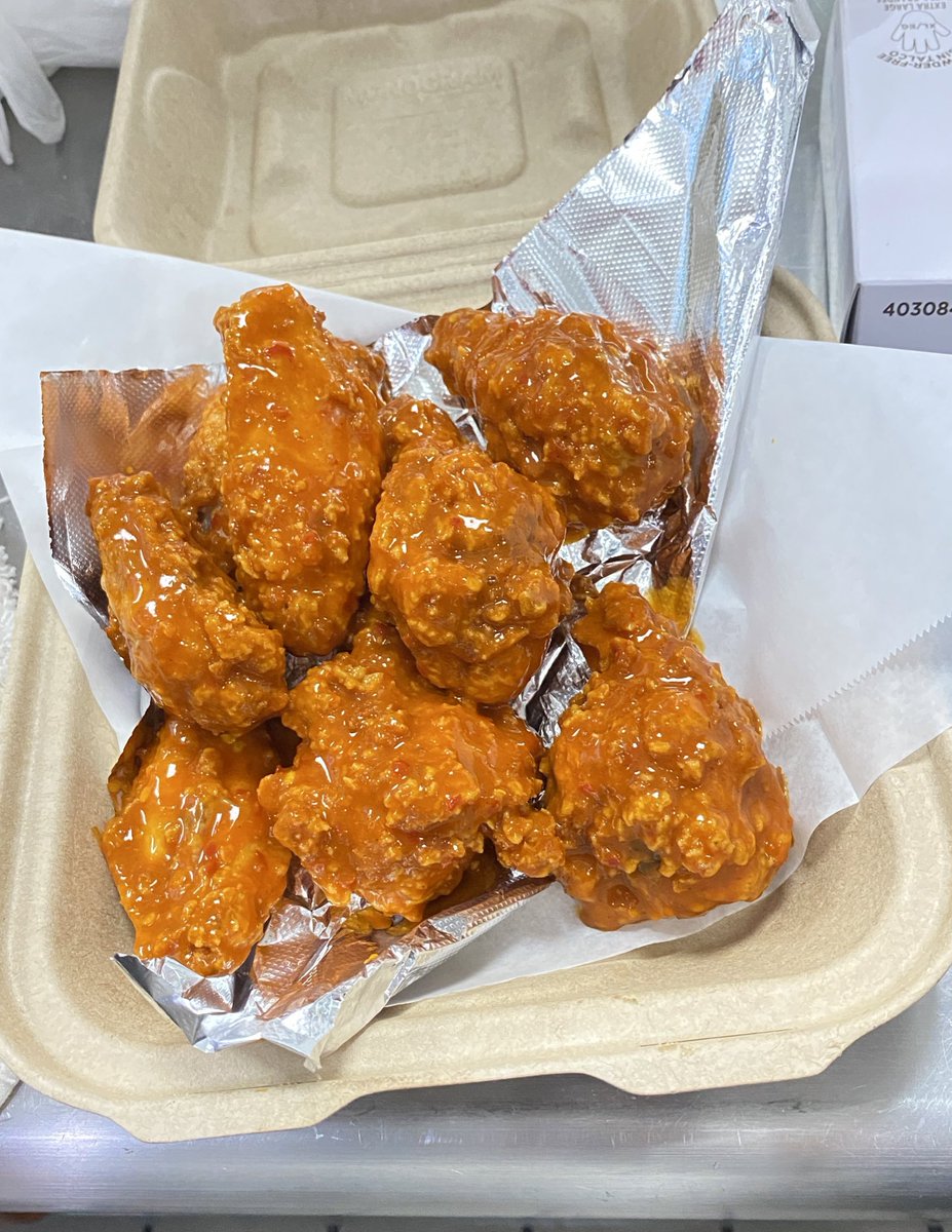 Better get enough to share! 🍗🍗🔥🤗😋

fremontmarketlv.com
#hotwings #wings #friedfood  #lunchideas #lunchtime #meals #friday #fremontmarketlv #fremontmarket #downtownlasvegas #marketstore #kitchen #foodideas #foodmenu #dtlv