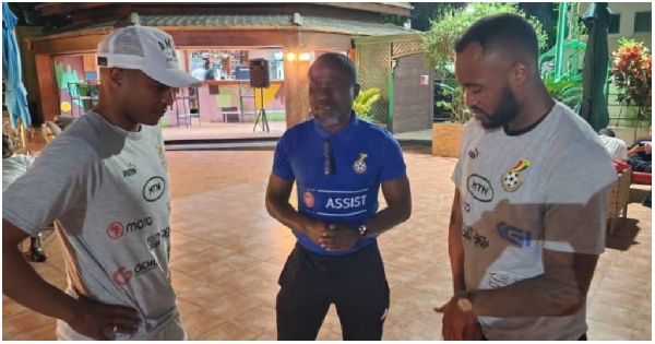 Laryea Kingston meets Ayew brothers for 'amazing chat' ahead of Madagascar encounter dlvr.it/SqnnHz