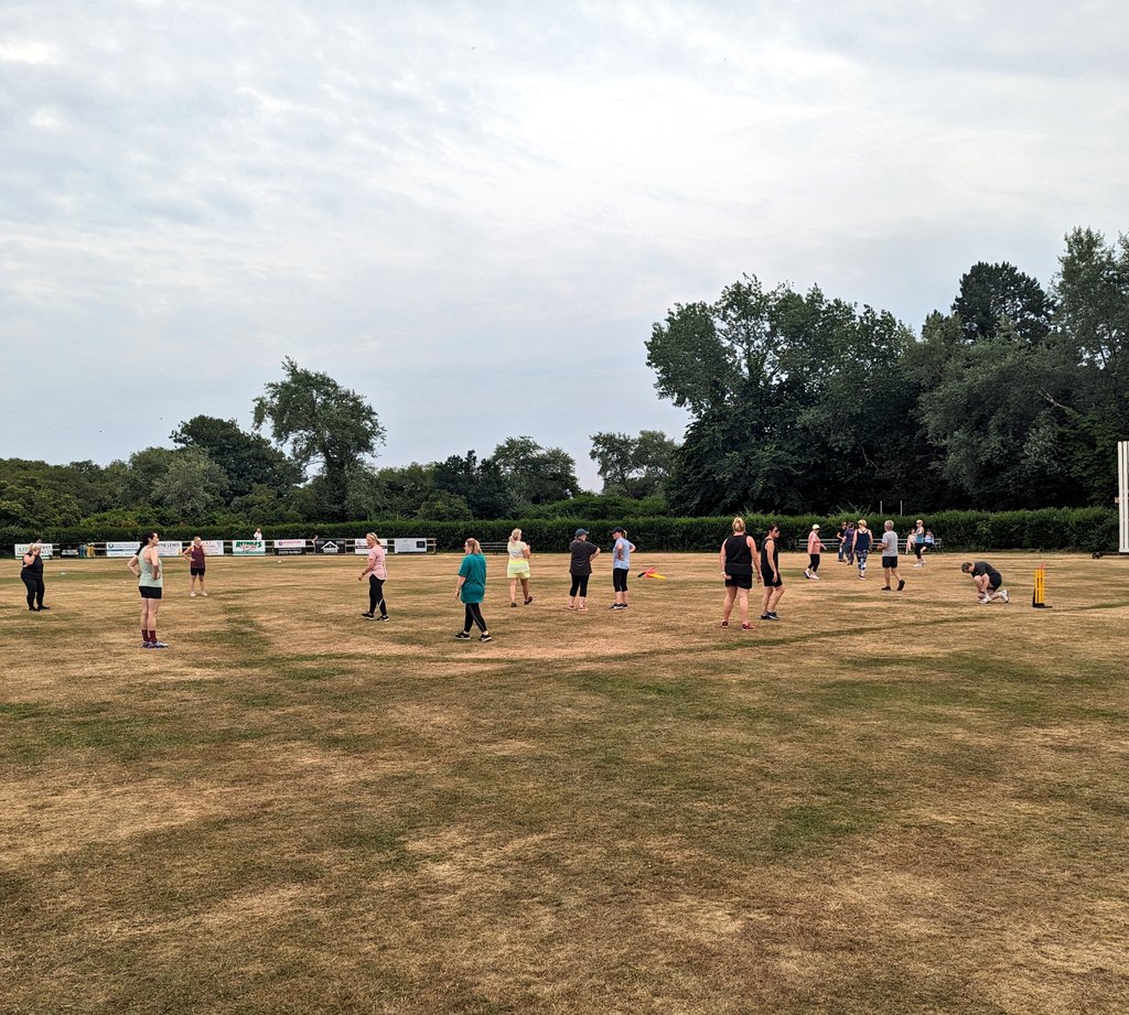 llangennechcc's tweet image. Busy night at the park with juniors and  Womens training - absolutely smashing it with a record 26 women training!! 

On to our first game next week where we host @CarmarthenWands and @ClwbCricedGroes 🏏💪
