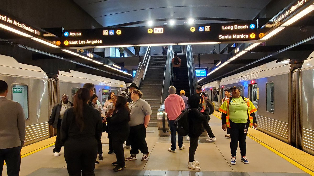 WilshirGrandCtr's tweet photo. Congrats to @metrolosangeles on the grand opening of the #RegionalConnector and a huge shout-out to everyone riding it today! Now you have new ways to admire ME!!
#DTLA #FigRow https://t.co/pYixBEG1Q1
