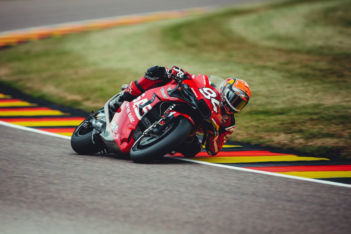94jonasfolger's tweet image. #GermanGP Practice sessions

Good progress on a changeable Friday

Read more 👇
jonasfolger.com/en/germangp-go… 

#JF94 with #GASGASFactoryRacingTech3 at @Sachsenring_de

@MotoGP  
@Tech3Racing #KTM #RC16 
#GetOnTheGas 
@alpinestars