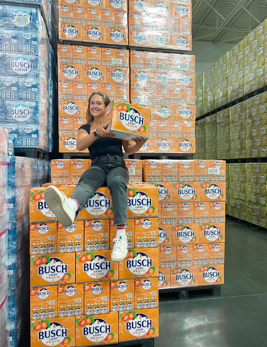 WIDistributors's tweet photo. The pick of the season 🍑🍻

Busch Light Peach is here! See where you can pick up a pack today using this link 🍻

https://t.co/RoMxwCsTkV https://t.co/h4Y9JuGXY6