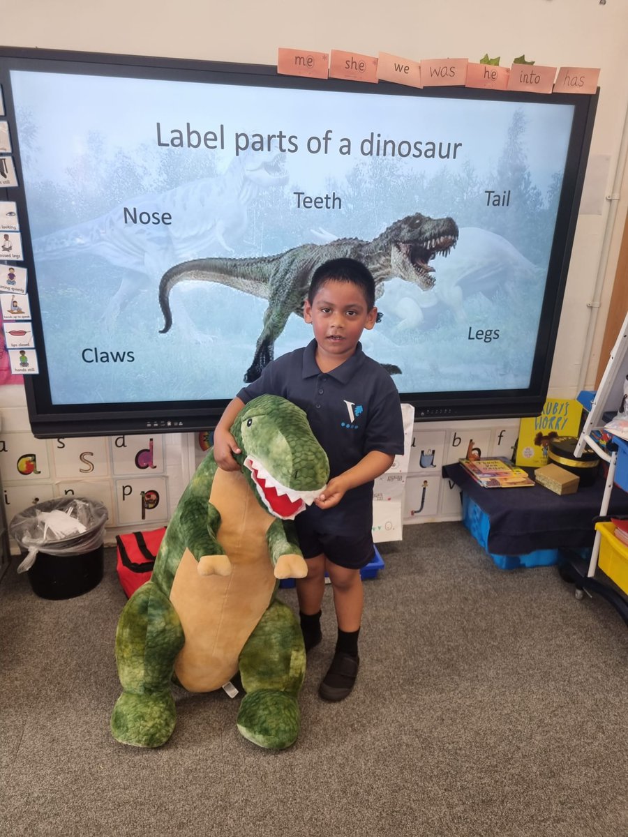 Thank you Yusuf, for bringing in your T-Rex to show your friends! It was a pleasure meeting him 🦖💚

#teamarkvicprimary #EYFS #ShowandTell #Topic #TRex