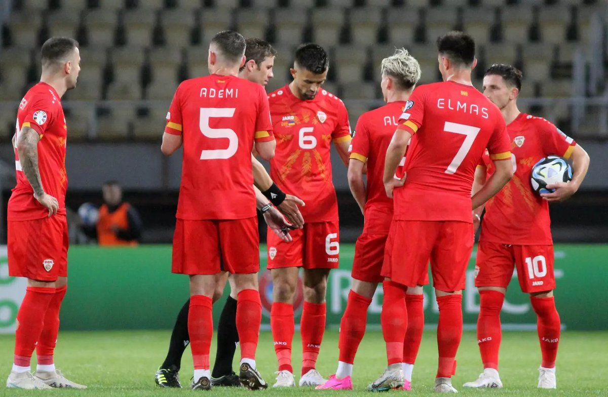 Fulltime: 

Macedonia 2-3 Ukraine 

What a disgusting second half. Sums up this past year or so under Mikevski's management. Mentality from this group of players &amp; coaches is an embarrassment.  

#MKDUKR