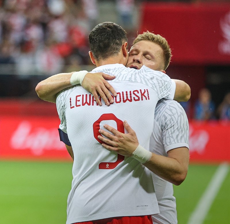 🇵🇱 POLOGNE 🆚 ALLEMAGNE 🇩🇪

Possession : 🇵🇱 34%-66% 🇩🇪
Tirs : 🇵🇱 3-26 🇩🇪
Tirs cadrés : 🇵🇱 1-10 🇩🇪
Score final : 🇵🇱 1-0 🇩🇪

🥶🥶🥶🥶