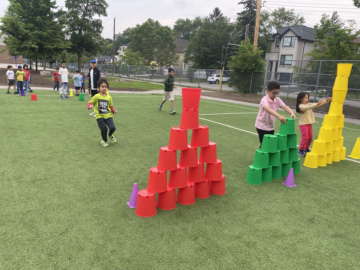 mrpriolo's tweet photo. Second Annual Primary Colour Fitness Challenge ⁦⁦@McKeeSchool⁩. School spirit, strength, endurance and fun! Great to see so many sweaty smiley faces. https://t.co/9HVIWWba83