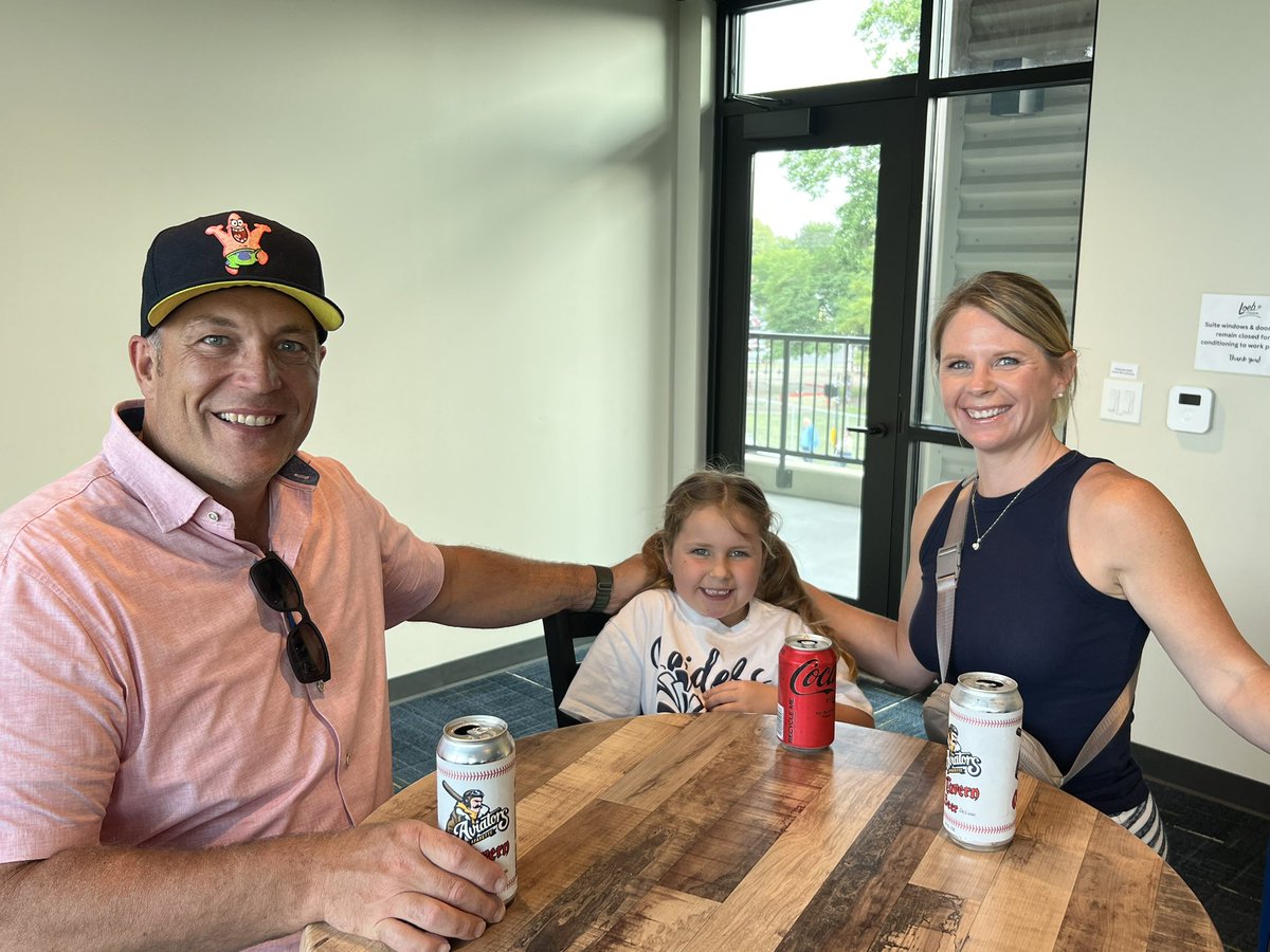 Food Finders plays a vital role in our county and beyond to combat food insecurity. We are glad to host their team in the Chariot Automotive Twin City Supersuite for Aviators baseball on a gorgeous night in Greater Lafayette!! ⚾️⚾️⚾️ @FoodFinders @Twin_City_Dodge
#driventoserve