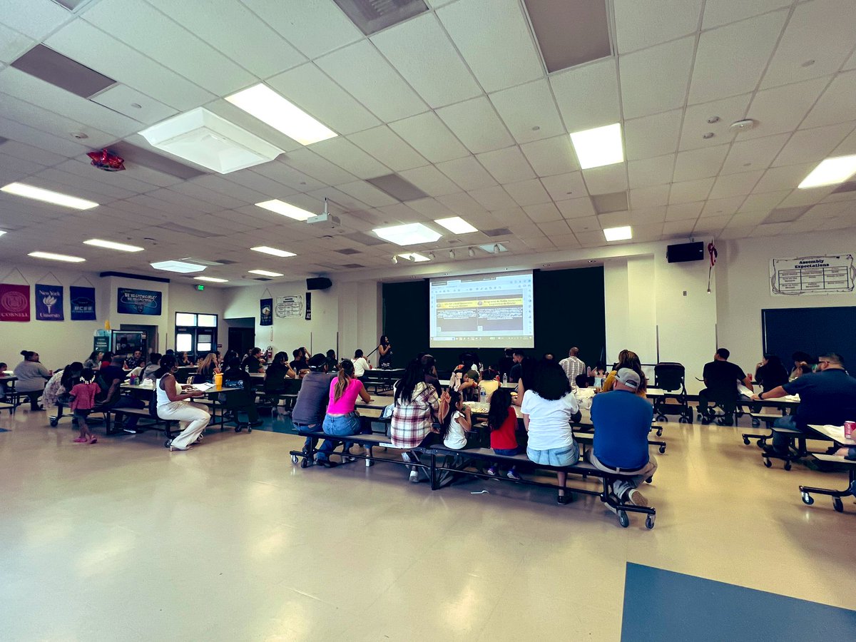 Full house at our DLI Kindergarten Parent Orientation! Thank you @Tina_Angkasuwan for facilitating! #BeEpicColts #coltpride #TCEdualimmersion @ValVerdeUSD @VVUSD_EL