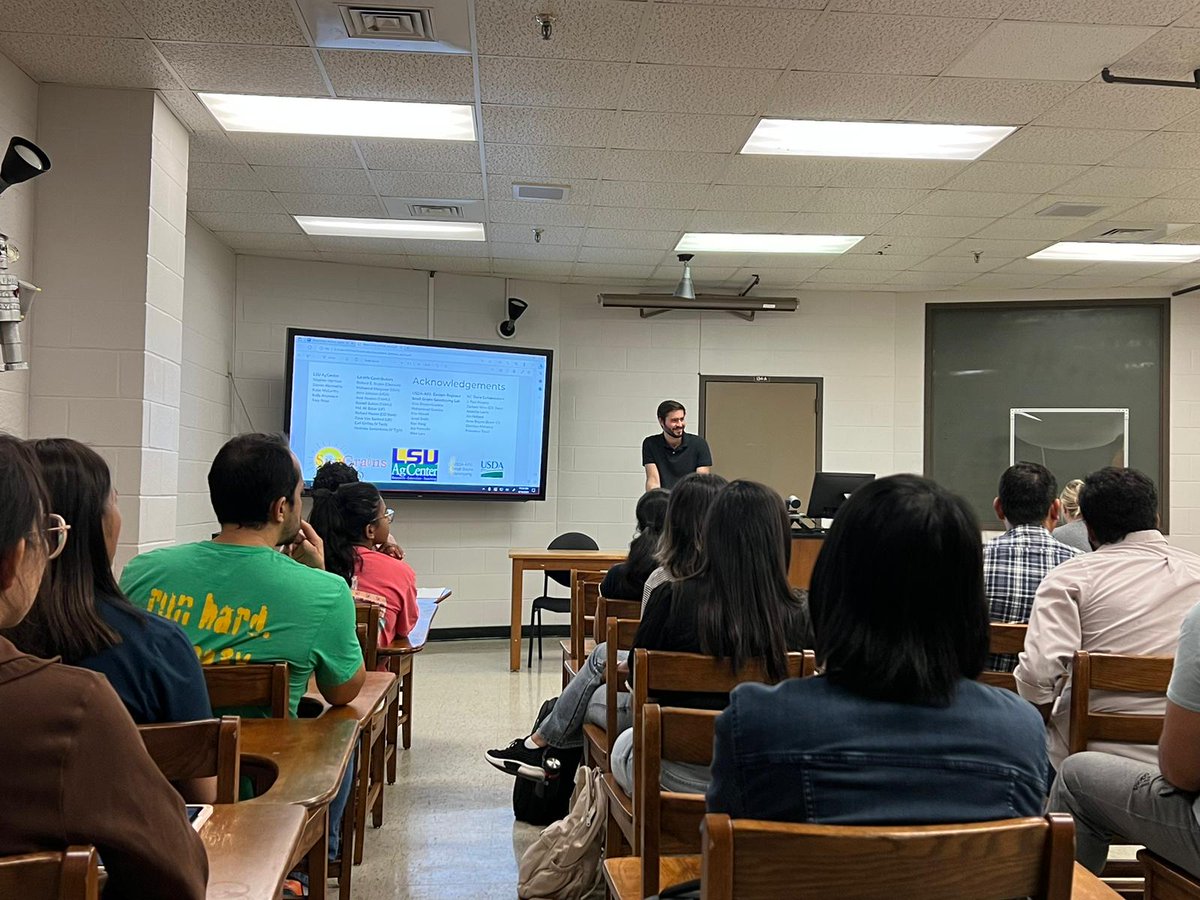 gsaspess23's tweet photo. 🌱🌍 Incredible start to our monthly seminar series! Big thanks to Dr. Noah for an insightful presentation and everyone who participated. Check out the pictures for a glimpse of the excitement! 📸🎉 
#SeminarSuccess #GSA #Plants #Environment #SoilSciences #ThankYou https://t.co/OMDlfDmJze