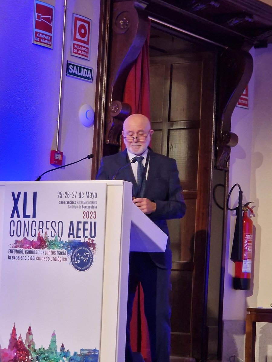 AEEU_Enfuro's tweet photo. Merecido homenaje a Don Francisco Estudillo por su dilatada carrera llena de éxitos y reconocimientos 
Desde la @AEEU_Enfuro  se crea la beca Francisco Estudillo para premiar el esfuerzo de nuestro futuros talentos 
Todo un ejemplo a seguir https://t.co/LbyiVl2N8h