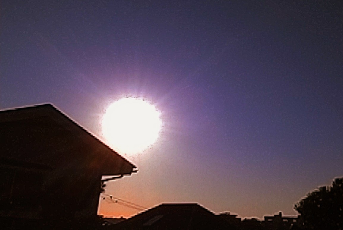 #イマソラ 
#ユウソラ 
#夕方 
#夕暮れ 
#夕焼け 
#コンビニにて
#evening 
#eveningsky 
#sunset 
#at_a_conveniencestore