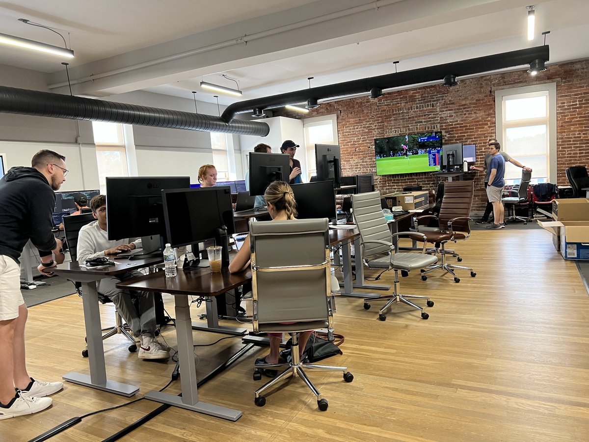 Here at Telemetry Sports, collaboration is key! Everyone is hard at work here this Friday... with a side of the US Open ⛳️ #USOpen #TelemetrySports #sportsdata #sportsdatanalysis