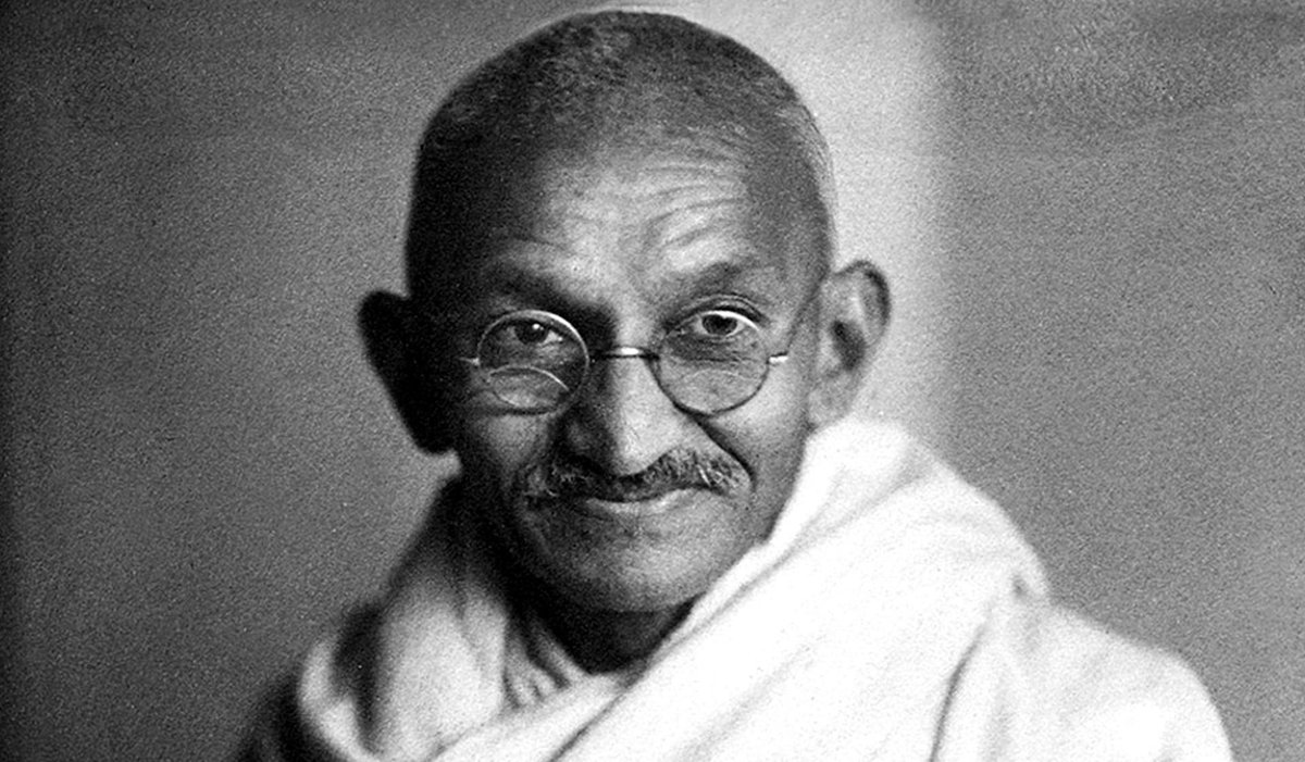 Siz kendi ellerinizle teslim etmedikçe, kimse kendinize olan saygınızı elinizden alamaz.

Mahatma Gandhi