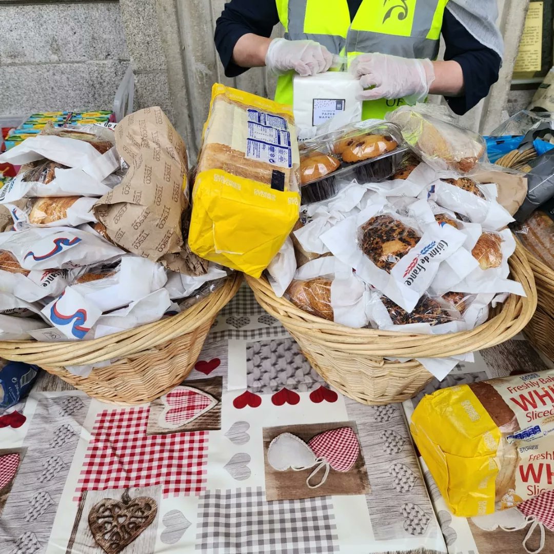 Msoe_Dublin's tweet image. This evening, before we had even set up for the soup run, our founder was greeted with an extremely distressing encounter. In the middle of O'Connell street a man who had cold, sore, red, and blistered feet approached and he began explaing how his shoes had been stolen whilst he…