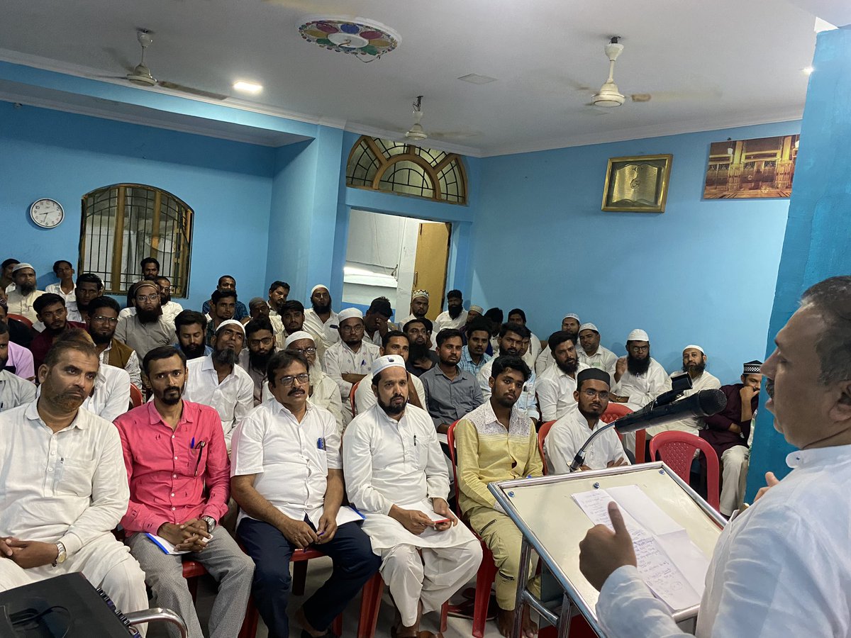 OfficialSdpi's tweet photo. SDPI Gulbarga Leaders Summit 2023 is done successfully in Gulbarga.
At this Summit SDPI National General Secretary Iliyas Mohammed Tumbe &amp; SDPI Karnataka State President Abdul Majeed Mysuru addressed the Leaders. https://t.co/L0e6lWBxk4