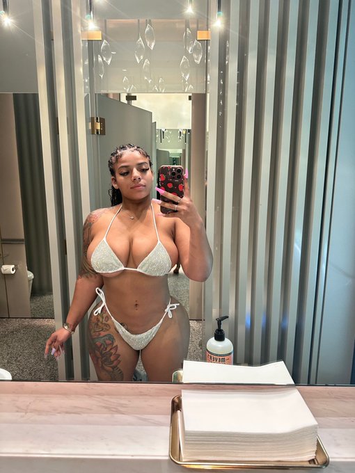 meet me in the bathroom 🫣 https://t.co/tI3rJINQVi