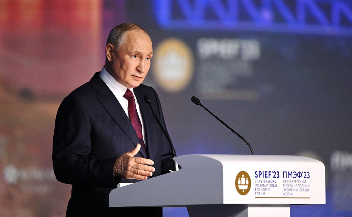 💬 Vladímir Putin: Las leyes del mercado funcionan con más fuerza que la situación política actual, eso confirma que el intrínsecamente feo sistema neocolonial ha dejado de existir, mientras que el mundo multipolar, de lo contrario, se está consolidando. Es un proceso inevitable.