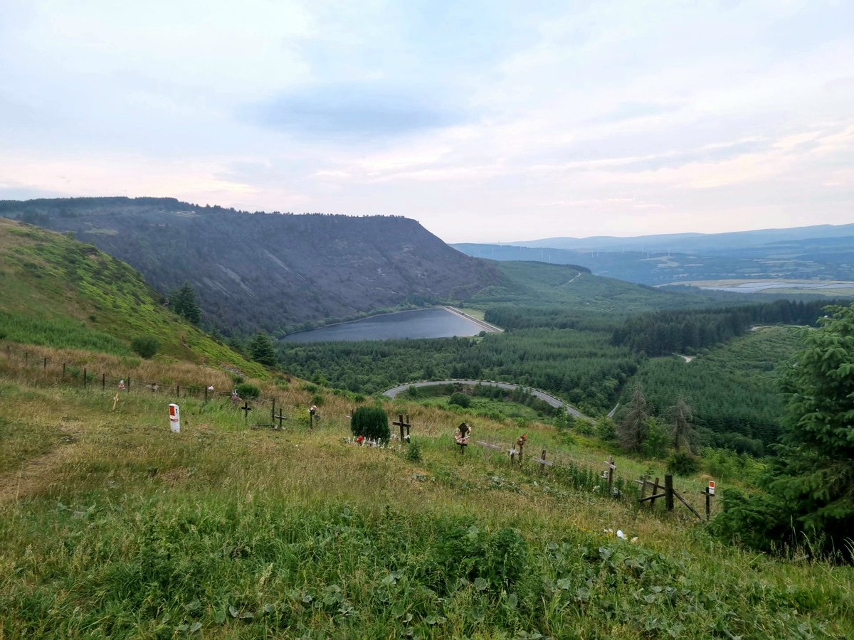 Evening hike in Rhondda Valley with a picnic.